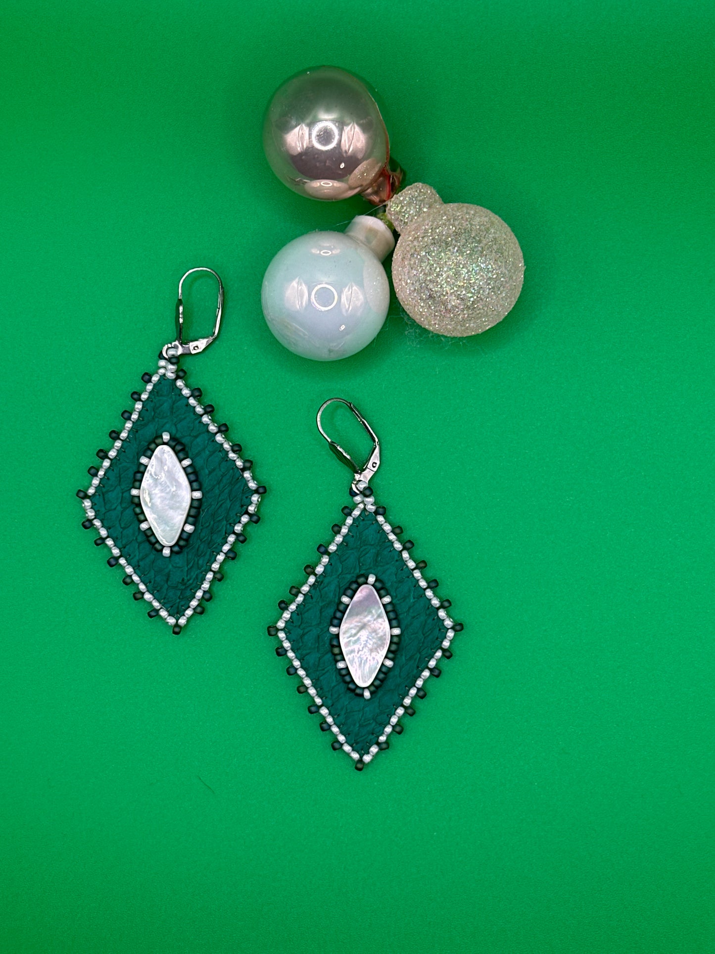Diamond shaped earrings with mother-of-pearl center