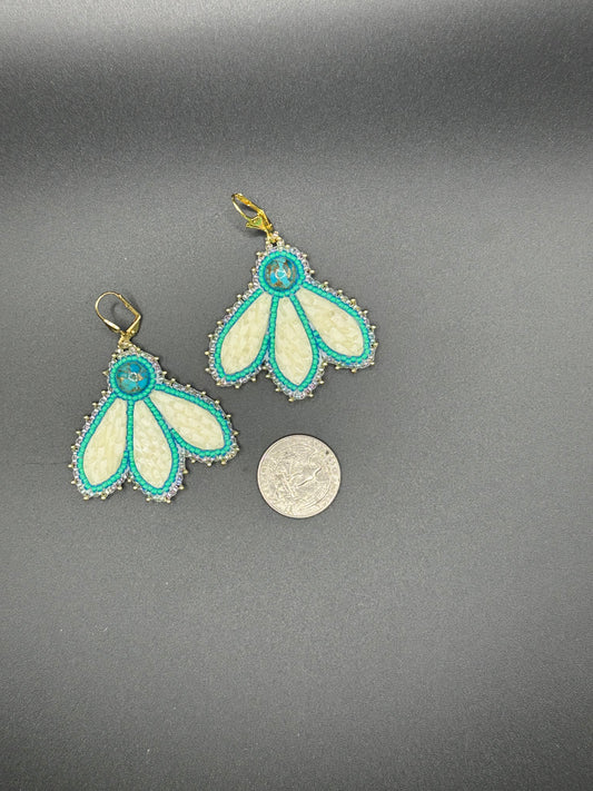 Made with halibut skin from our Alaskan Waters.